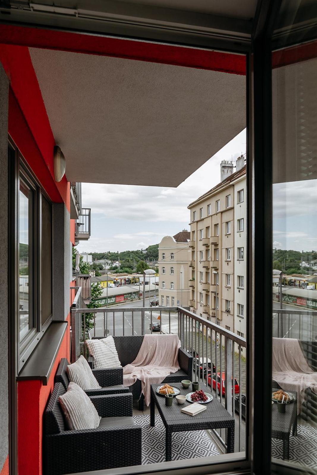 Prague Days - Bright Apartment - Balcony - Private Parking Kültér fotó