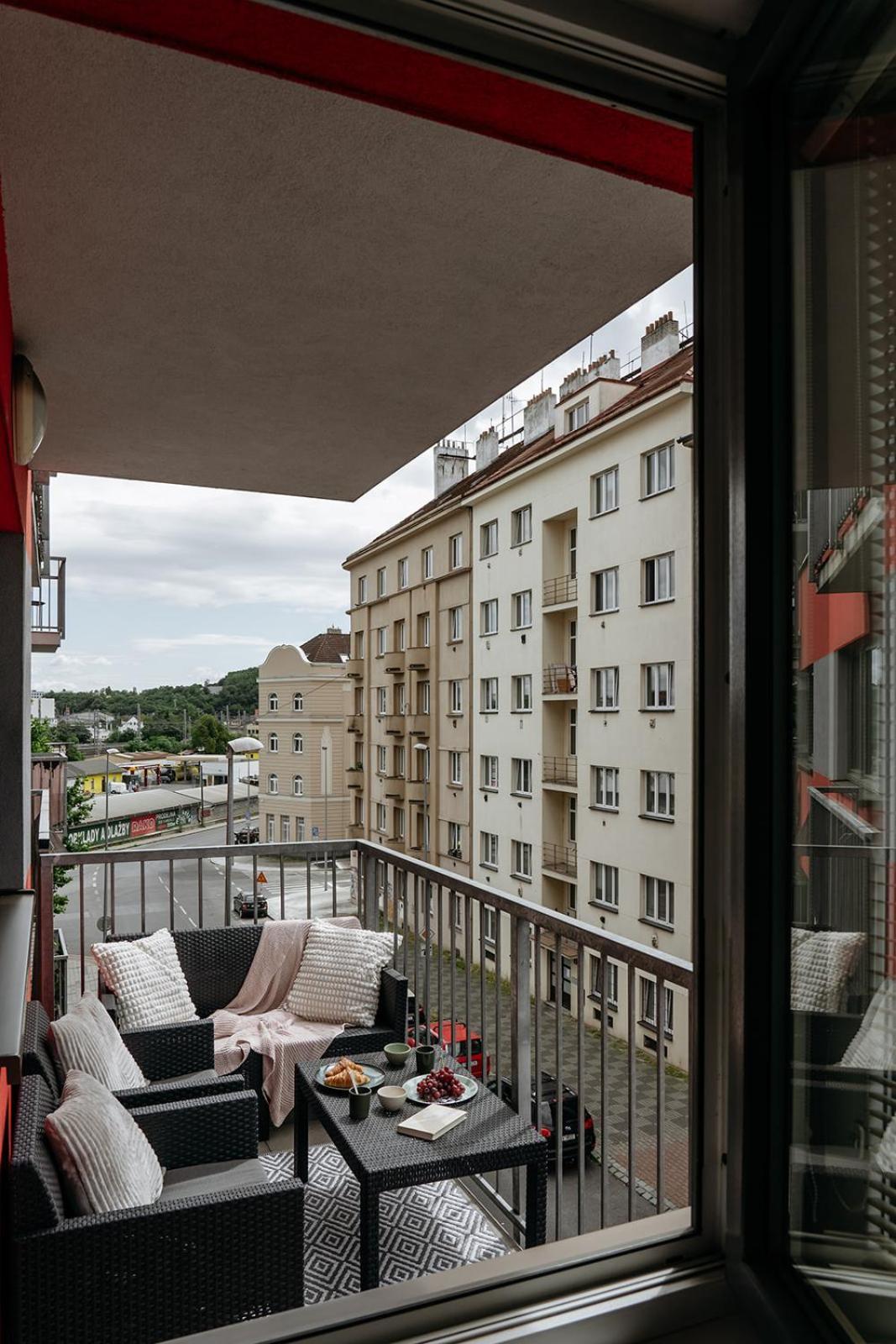 Prague Days - Bright Apartment - Balcony - Private Parking Kültér fotó